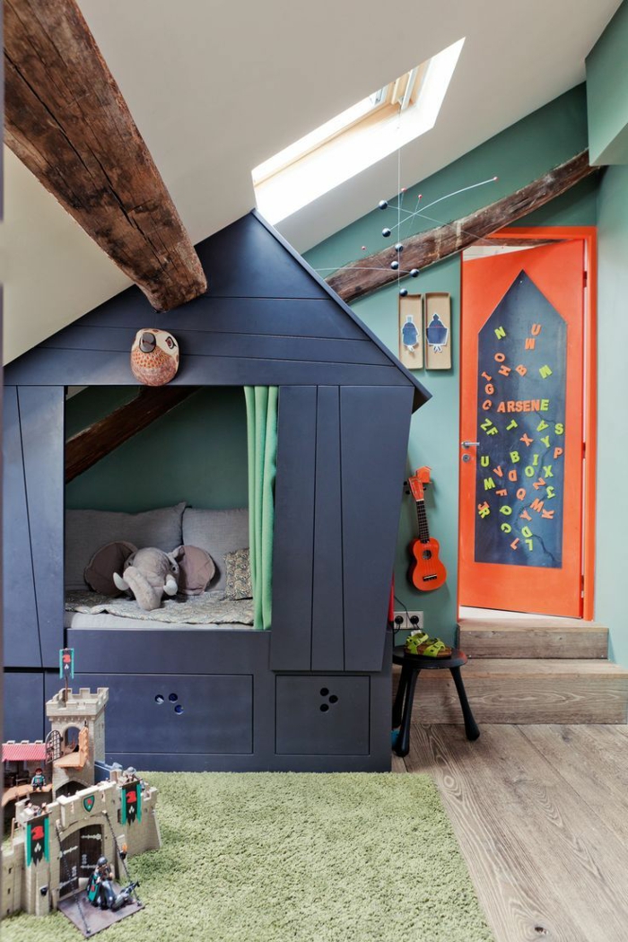 стая за детска стая с кошер легло легло ниша къща дърво сиво синьо отворен под гредоред зелен килим килим