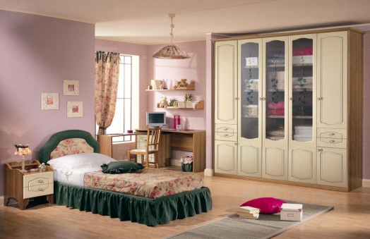muebles clásicos del cuarto de niños paredes verdes ropa de cama de madera