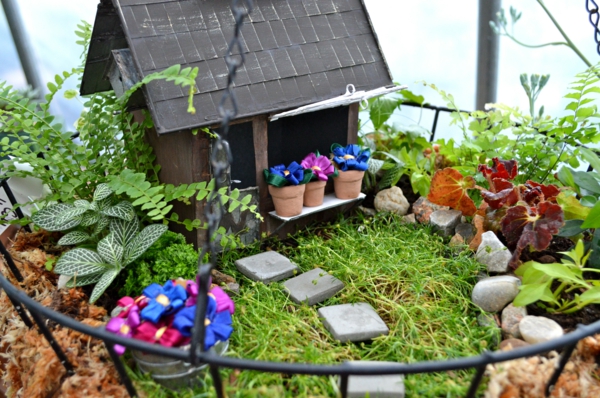 小花园创造悬挂的小屋
