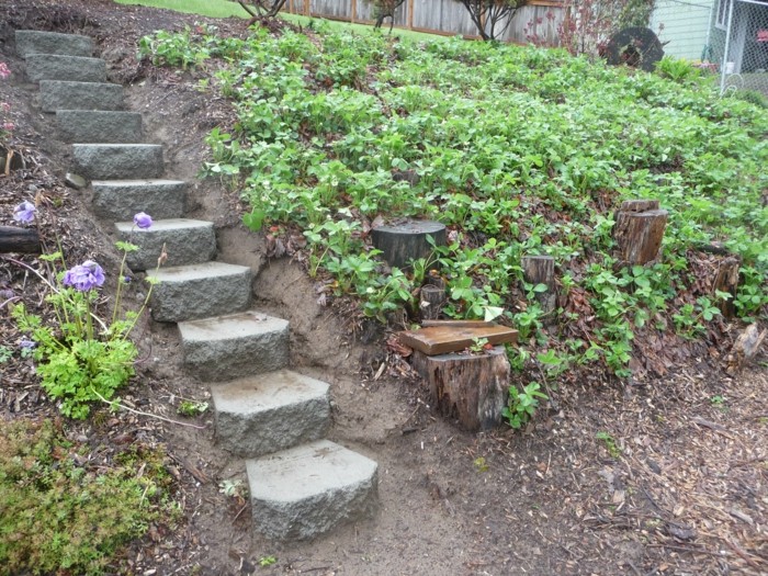 οικοδομήστε μικρή σκάλα κήπου από πέτρα μπλοκ εαυτό σας