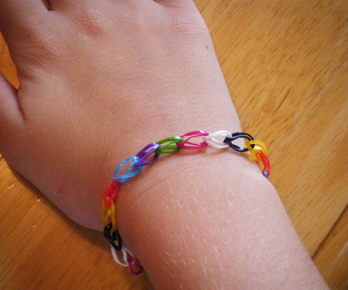 kleine geschenken maken gekleurde armband DIY-ideeën