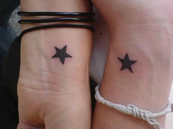 malá hvězda nápady tetování na zápěstí