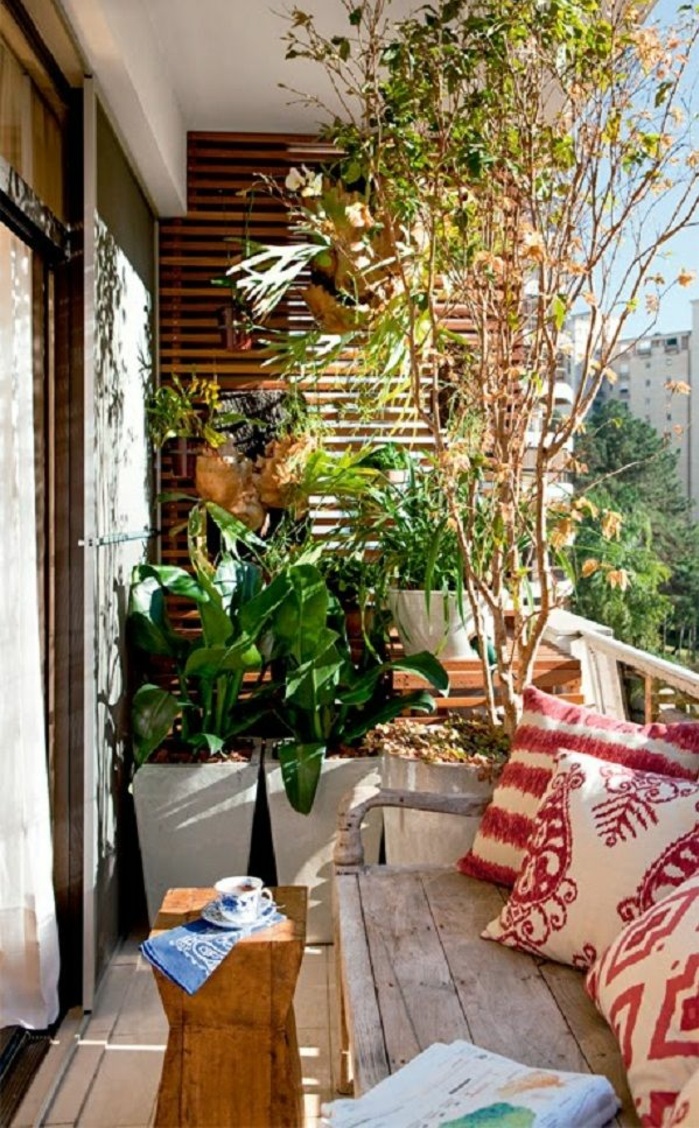 liten terrasse form tre møbler potteplanter oase av velvære
