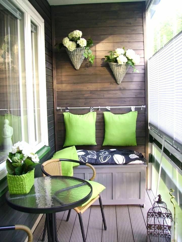 liten terrasse dekorere rustikk tremøbler grønne deco-produkter