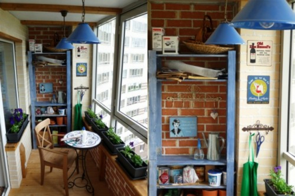 малък балкон синьо-лампа