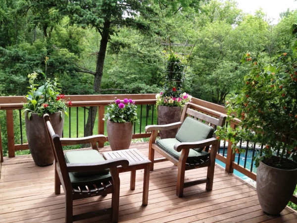 liten hage stilig balkong møbler tregulv