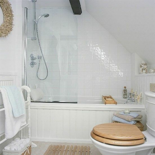 kleine badkamer design badkuip badkamer design kleine badkamer dakhelling
