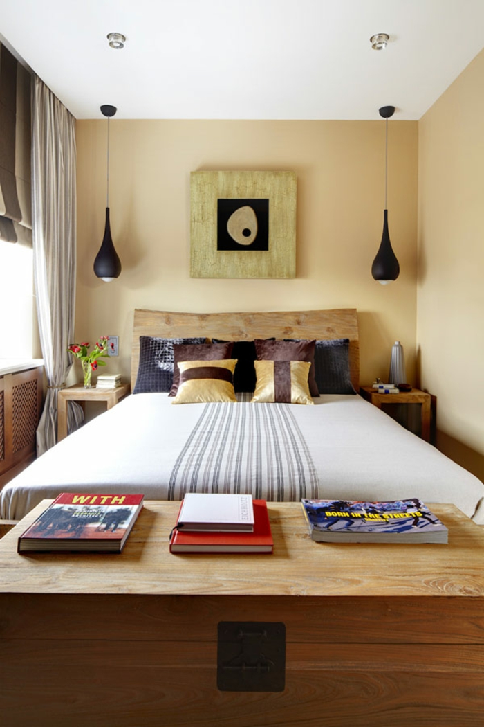 μικρό υπνοδωμάτιο που δημιουργήθηκε διπλό κρεβάτι φυσικό ξύλο headboard οργανικά σχήματα μενταγιόν φώτα