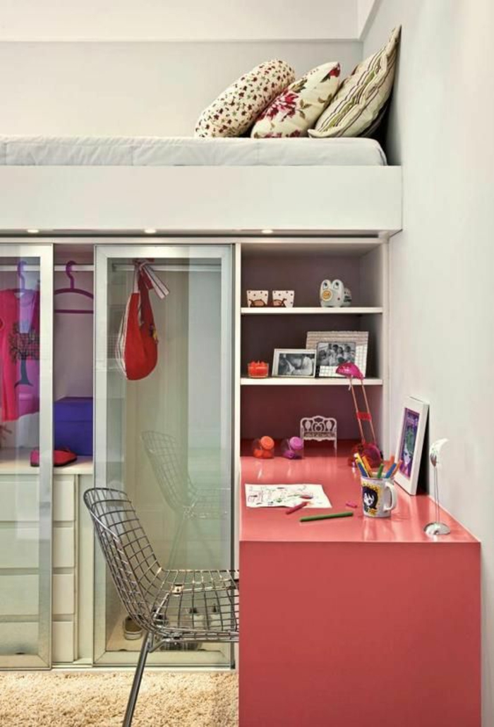 μικρό υπνοδωμάτιο που έχει συσταθεί σοφίτα συρτάρι συρόμενη γυάλινη γραφείο ροζ