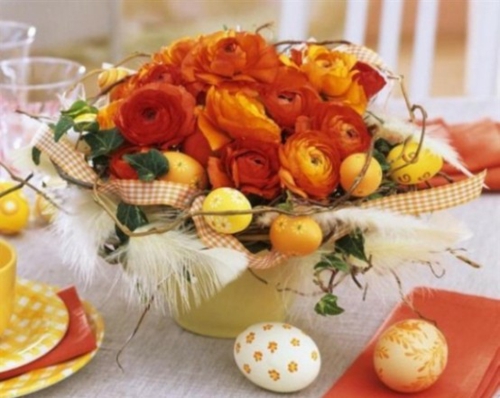 mand bloemen oranje geel porselein servies feestelijke decoratietafel