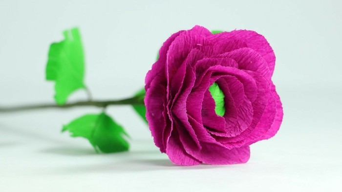 creatieve ambachten bloemen crêpepapier paarse deco-ideeën