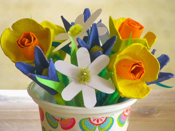creatieve knutselideeën gekleurde bloemen eierdoos