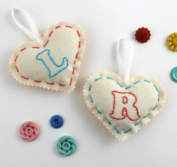 ideas creativas de elaboración corazón de corazones con letras