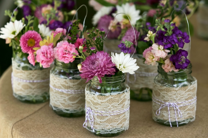 dekoratyvinių gėlių krepšeliai