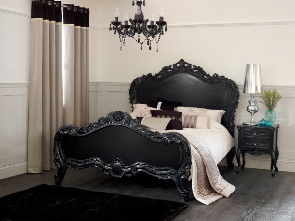 araña y cama en estilo barroco