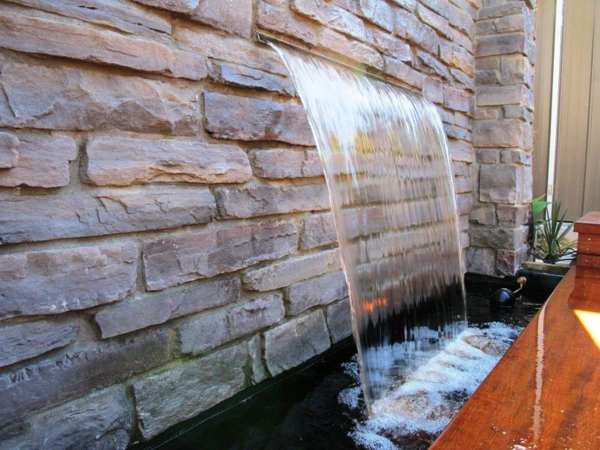 Kunstmatige stenen muurbedekking waterval