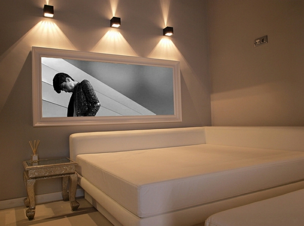 ozdobené svícny stěny výzdoba ložnice minimalistický dekor