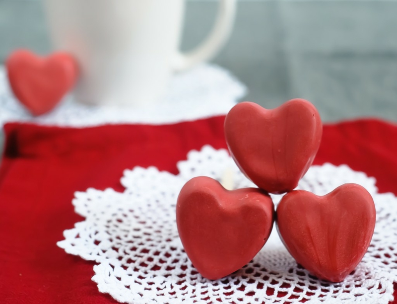 кратки декларации за любов картинки Валентин подаръци червени сърца
