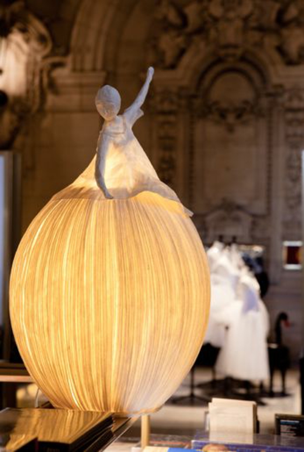lampepapir utforming hengende bordlampe kvinne