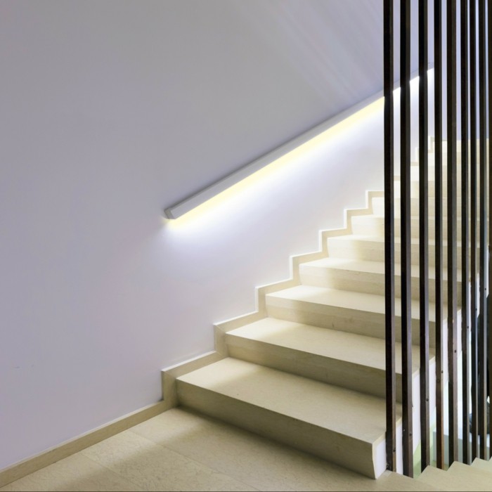 escalier de barre de lumière menée éclairent l'éclairage d'escalier moderne