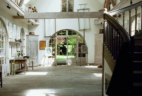 άδειο δωμάτιο αυλή κήπο παλαιά αντίκες γαλλική ρουστίκ σχεδιασμό