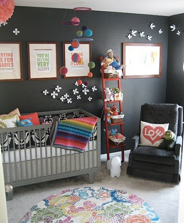 Σκάλες ράφια τοίχου ράφια DIY υπνοδωμάτιο babybet μαύρους τοίχους