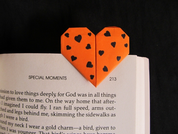 Bookmark yourself making heart craft ideas with paper
