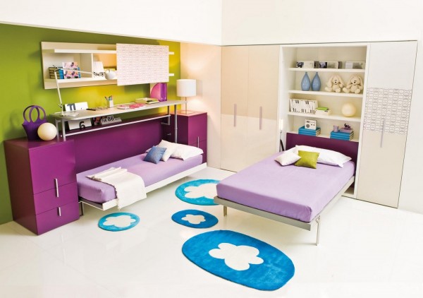 corredor de cuarto azul de cuarto de niños de ropa de cama púrpura