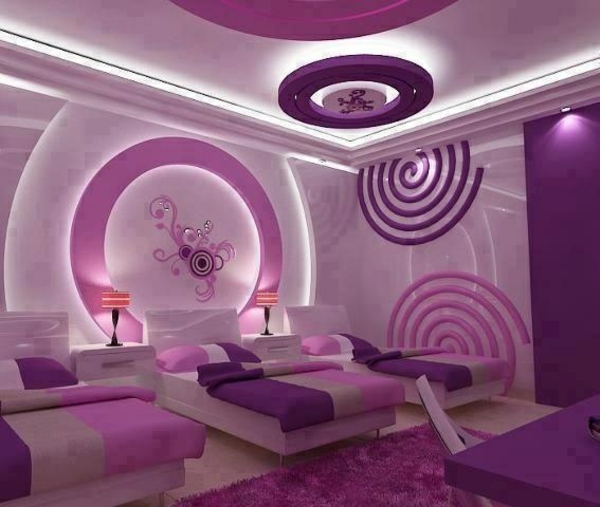紫色的颜色在房间里
