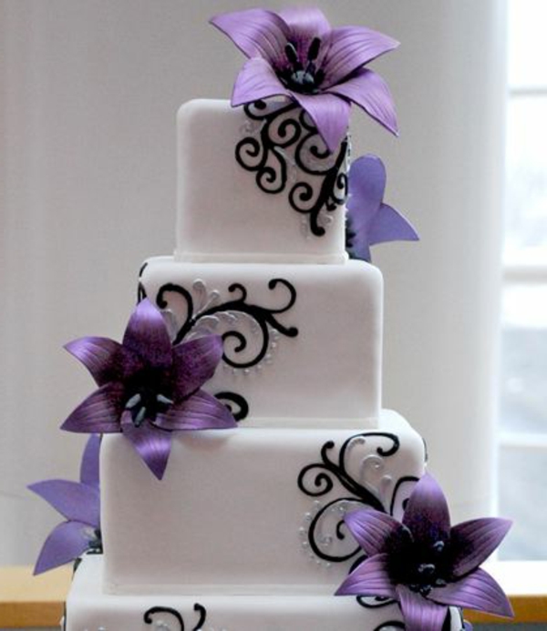 лилави идеи за сватбена торта поразителна структура