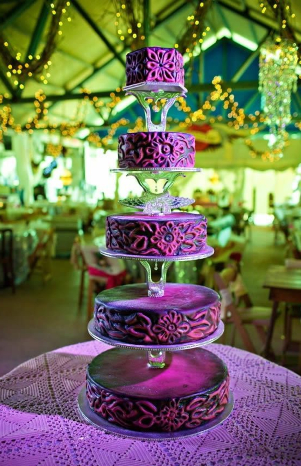 紫色婚礼蛋糕想法站立装饰品的想法
