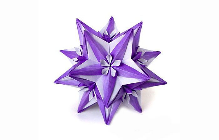 estrella maestra de papel púrpura