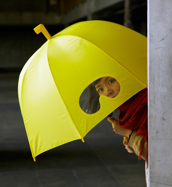όμορφη ομπρέλα κίτρινα ασιατικά γυαλιά