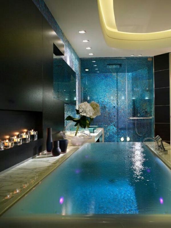 baie de design luxoasă, piscină încorporată în iluminat