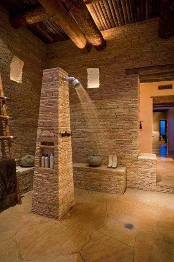luksuriøst baddesign med stein og tre