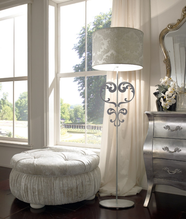豪华家具的想法可爱柔软的圆形长凳上覆盖着天鹅绒