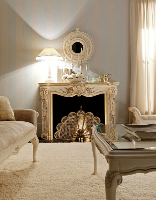 luksus italiensk stue indbygget pejs ornamenter væg spejl