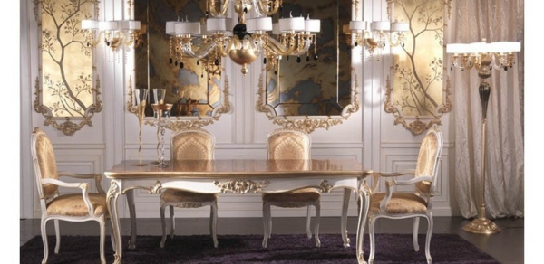 luxe beige fonkelende eettafel met stoelen
