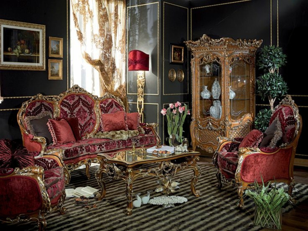 luxusní nábytek italský červený samet bohatě zdobený