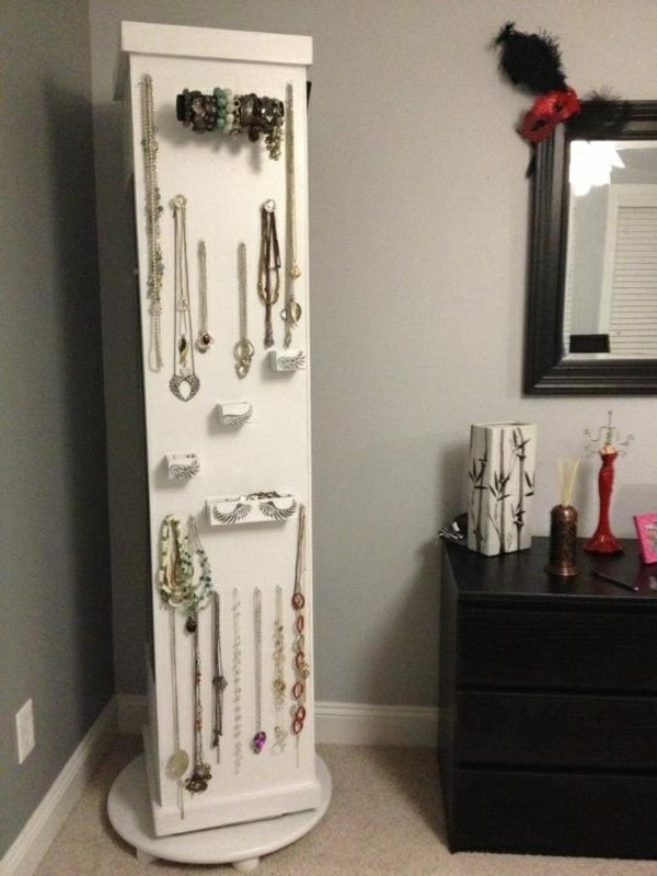 girl's room shape organization ideas jewelry