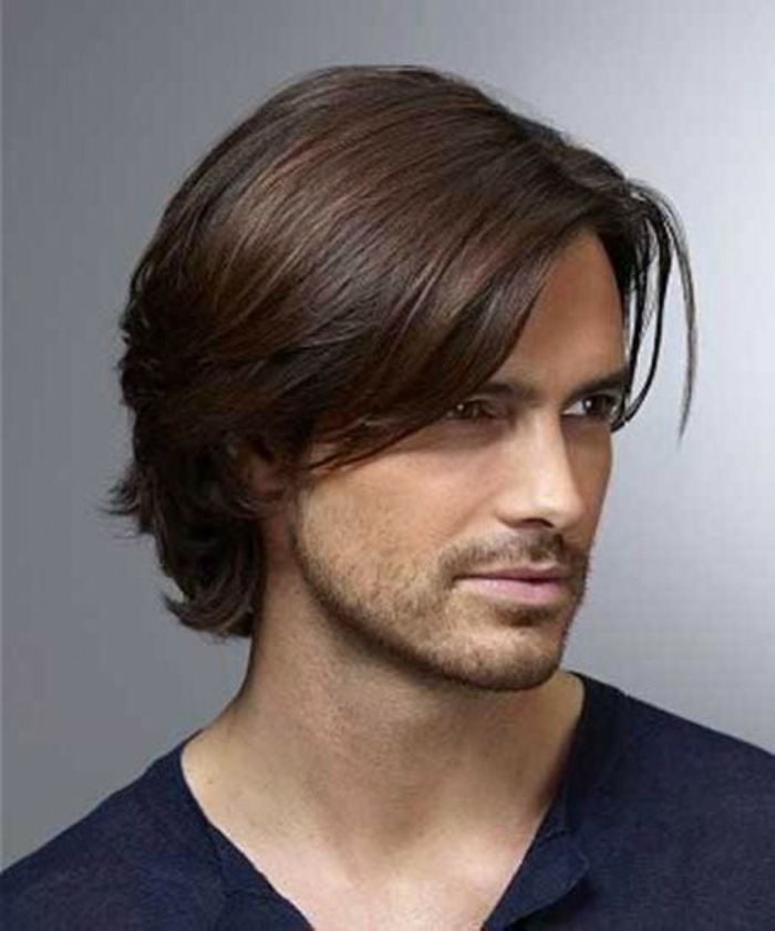 Τα hairstyles των ανδρών με μεγάλη αυτοπεποίθηση και μεσαία