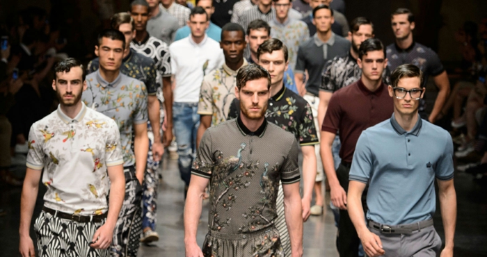 mænds modetrends 2016 casual t-shirt bukser mønstret blomstermønster milan mode uge dolce gabbana