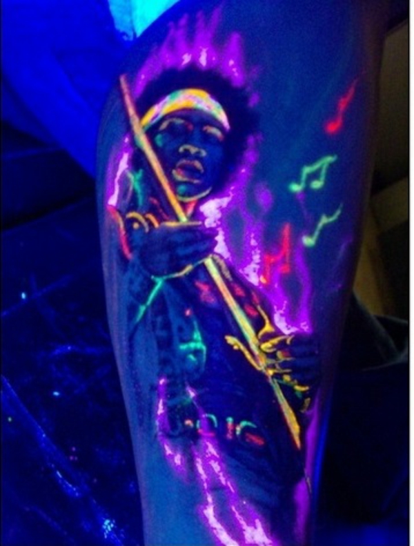 tatouages ​​masculins tatouage de lumière noire