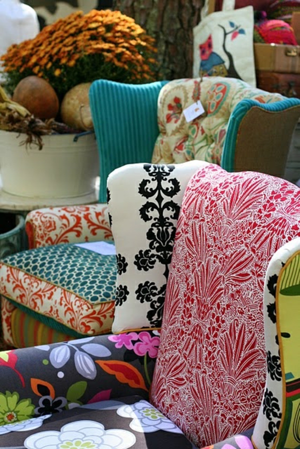tissus d'ameublement couleurs dessins oreillers rembourrés restaurer vieux meubles