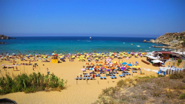 Μάλτα διακοπές χρυσή παραλία κόλπο