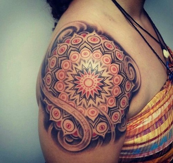 tatuiruotės mandala dizainas pečių lotosas
