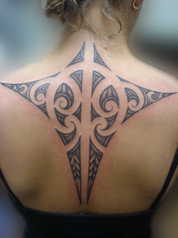 毛利纹身女性纹身部落背部