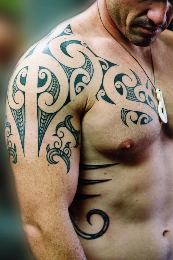 毛利纹身肩男子纹身的想法