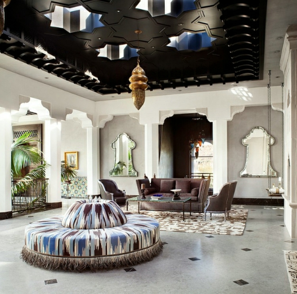 Moroccan house suspended ceiling with star openings