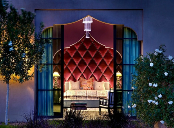Marokkansk chic hus dobbeltseng med hodegjerde laget av fløyel